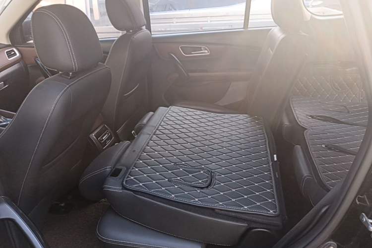 Used SWM X7 2017 1.5T Automatic Smart Enjoyment Version 7 Seats Left Rear Seat