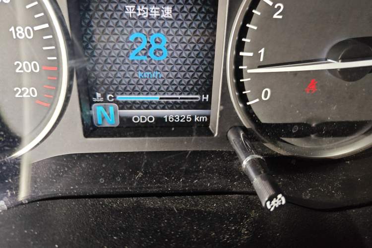 Used SWM X7 2017 1.5T Automatic Smart Enjoyment Version 7 Seats Odometer Close Up