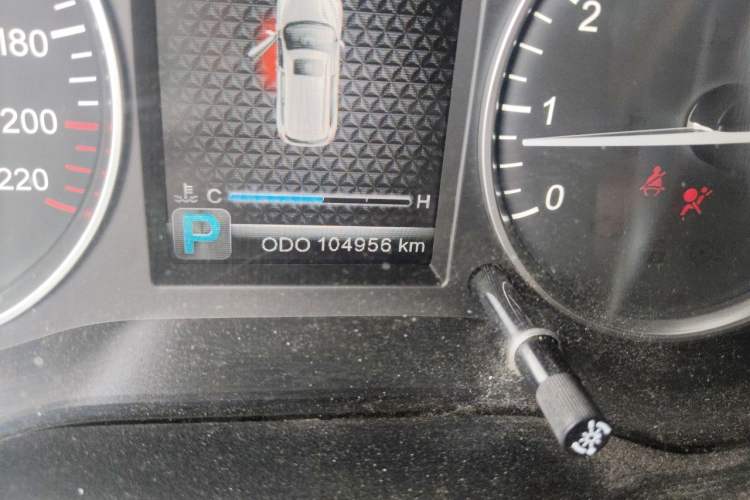 Used SWM X7 2017 1.5T Automatic Prestige Version 7 Seats Odometer Close Up