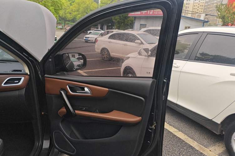 Used SWM X7 2017 1.5T Automatic Smart Enjoyment Version 7 Seats Right Front Door Interior