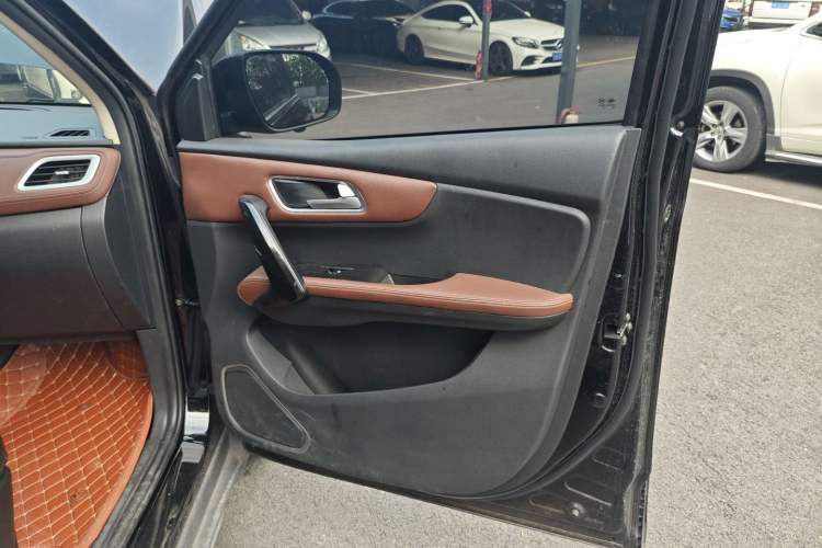 Used SWM X7 2017 1.5T Automatic Prestige Version 7 Seats Right Front Door Interior