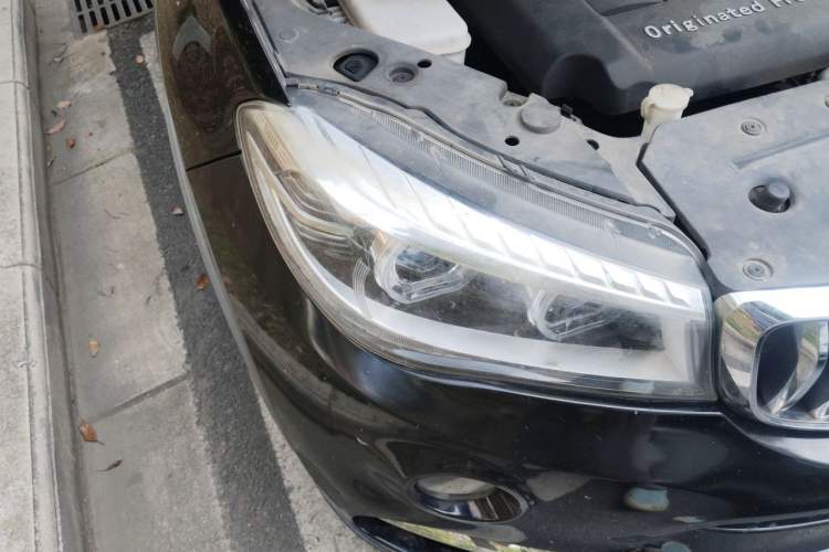 Used SWM X7 2017 1.5T Automatic Prestige Version 7 Seats Right Front Headlight