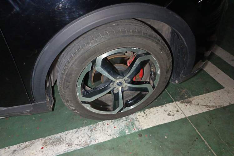 Used SWM X7 2017 1.5T Automatic Smart Enjoyment Version 7 Seats Right Front Wheel Hub