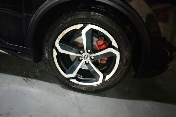 Used SWM X7 2017 1.5T Automatic Smart Enjoyment Version 7 Seats Right Front Wheel Hub