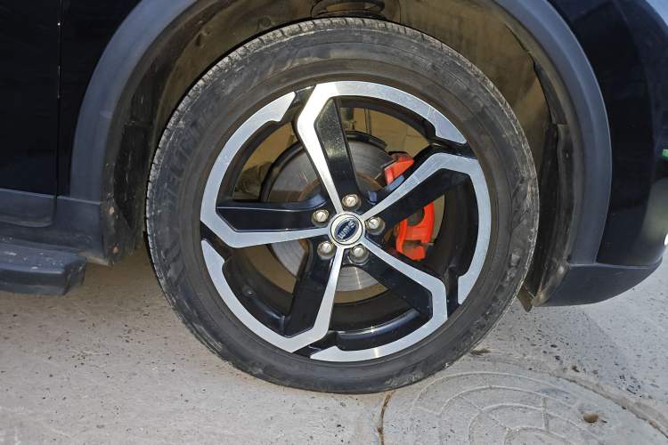 Used SWM X7 2017 1.5T Automatic Smart Enjoyment Version 7 Seats Right Front Wheel Hub