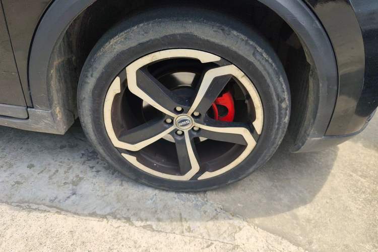 Used SWM X7 2017 1.5T Automatic Smart Enjoyment Version 7 Seats Right Front Wheel Hub