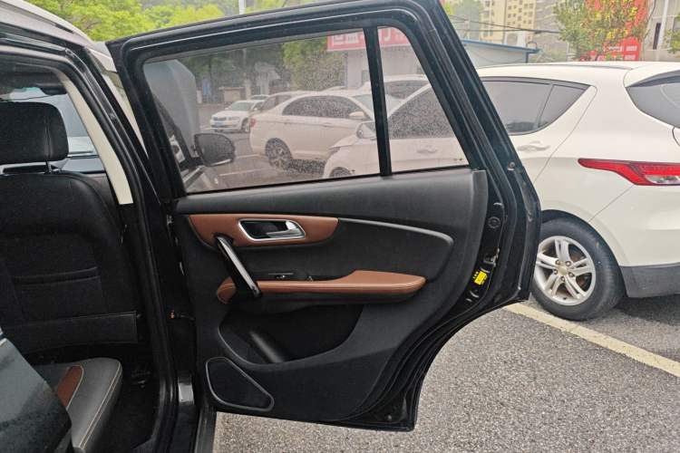 Used SWM X7 2017 1.5T Automatic Smart Enjoyment Version 7 Seats Right Rear Door Interior