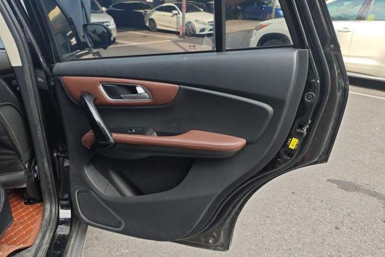 Used SWM X7 2017 1.5T Automatic Prestige Version 7 Seats Right Rear Door Interior