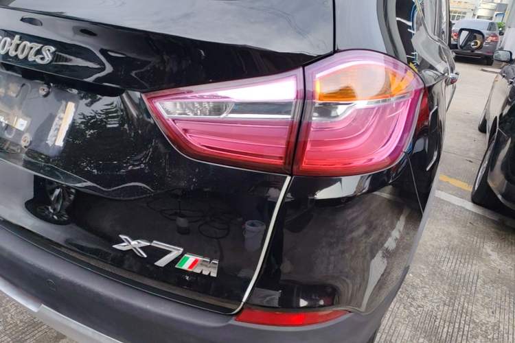 Used SWM X7 2017 1.5T Automatic Smart Enjoyment Version 7 Seats Right Rear Taillight