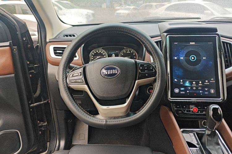 Used SWM X7 2017 1.5T Automatic Smart Enjoyment Version 7 Seats Steering Wheel