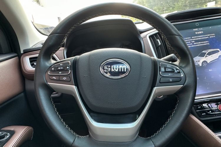 Used SWM X7 2017 1.5T Automatic Prestige Version 7 Seats Steering Wheel