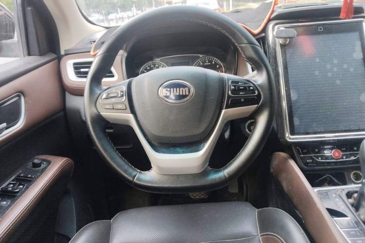 Used SWM X7 2017 1.5T Automatic Prestige Version 7 Seats Steering Wheel