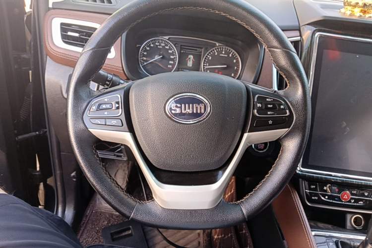 Used SWM X7 2017 1.5T Automatic Smart Enjoyment Version 7 Seats Steering Wheel