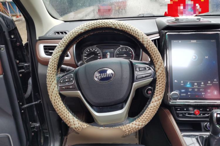 Used SWM X7 2017 1.5T Automatic Smart Enjoyment Version 7 Seats Steering Wheel