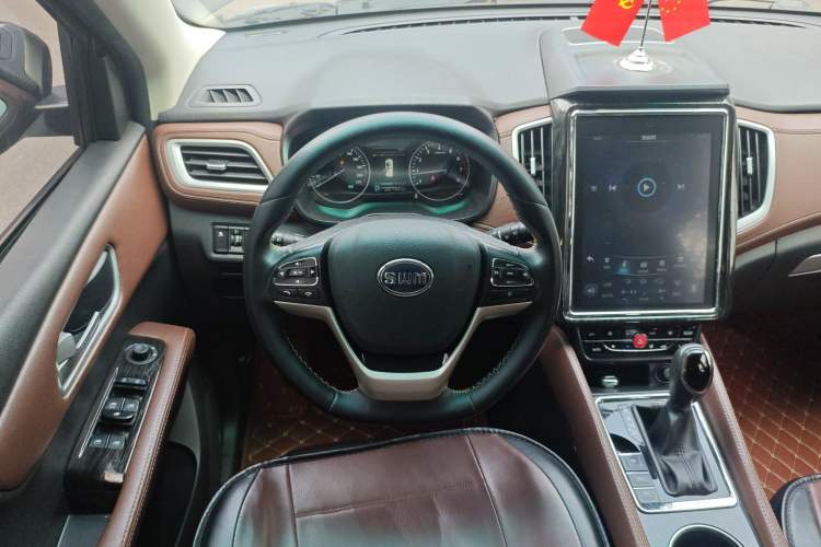 Used SWM X7 2017 1.5T Automatic Prestige Version 7 Seats Steering Wheel