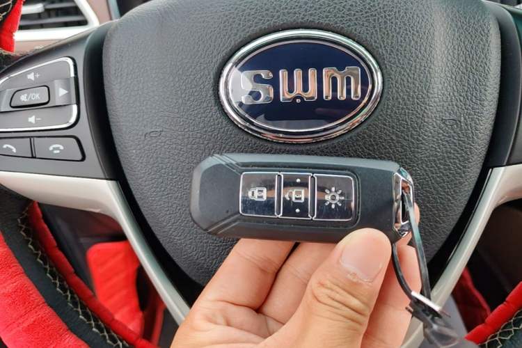 Used SWM X7 2017 1.5T Automatic Smart Enjoyment Version 7 Seats Vehicle Key