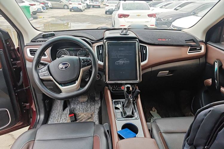 Used SWM X7 2017 1.5T Automatic Smart Enjoyment Version 7 Seats Center Console