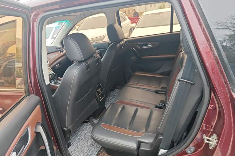 Used SWM X7 2017 1.5T Automatic Smart Enjoyment Version 7 Seats Left Rear Seat