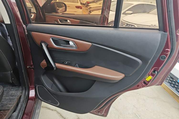 Used SWM X7 2017 1.5T Automatic Smart Enjoyment Version 7 Seats Right Rear Door Interior