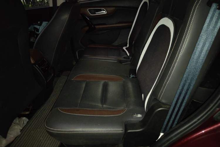 Used SWM X7 2017 1.5T Automatic Smart Enjoyment Version 7 Seats Left Rear Seat