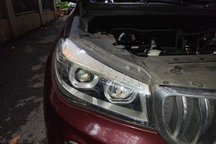 Used SWM X7 2017 1.5T Automatic Smart Enjoyment Version 7 Seats Right Front Headlight