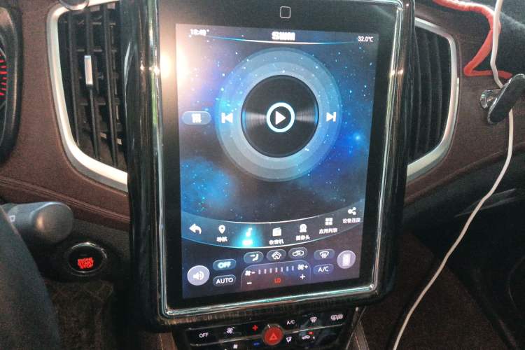 Used SWM X7 2017 1.5T Automatic Smart Enjoyment Version 7 Seats Audio And AC Panel