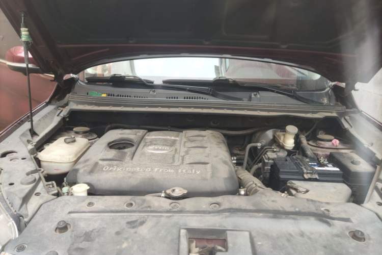 Used SWM X7 2017 1.5T Automatic Prestige Version 7 Seats Engine Bay
