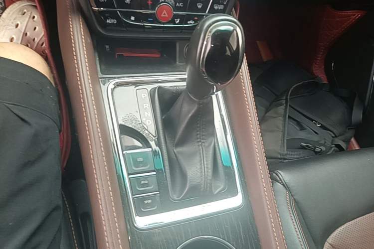 Used SWM X7 2017 1.5T Automatic Smart Enjoyment Version 7 Seats Gear Lever