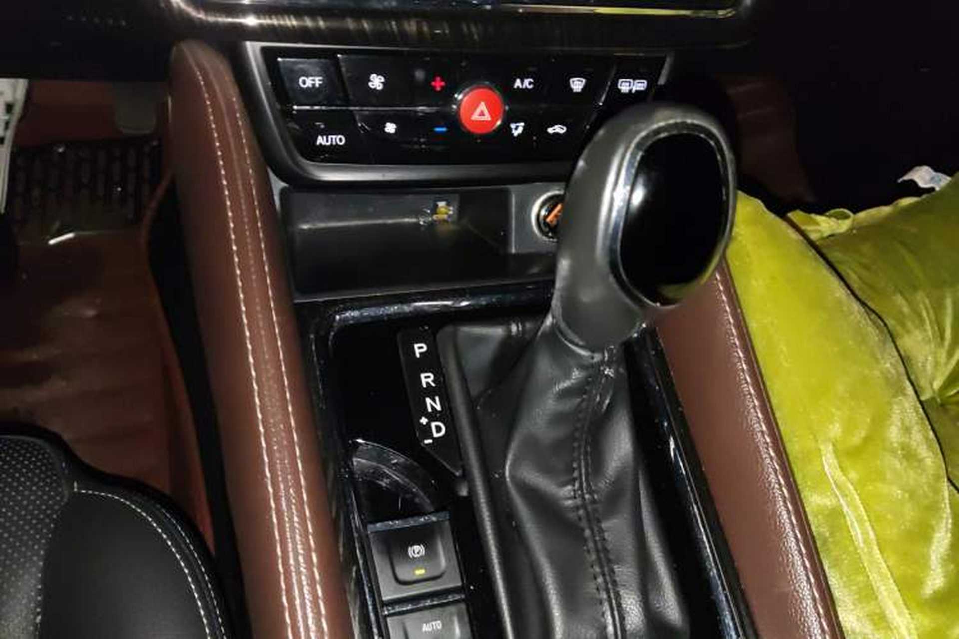 Used SWM X7 2017 1.5T Automatic Smart Enjoyment Version 7 Seats Gear Lever