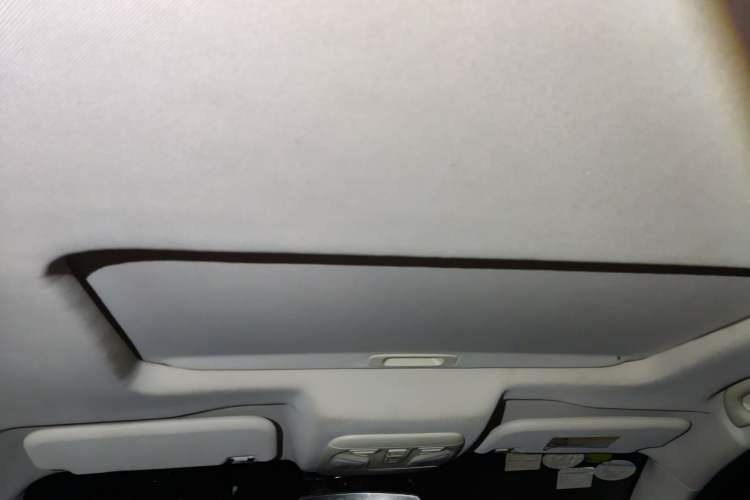 Used SWM X7 2017 1.5T Automatic Smart Enjoyment Version 7 Seats Headliner