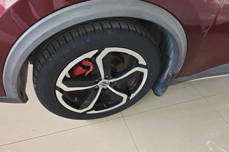Used SWM X7 2017 1.5T Automatic Smart Enjoyment Version 7 Seats Left Front Wheel Hub