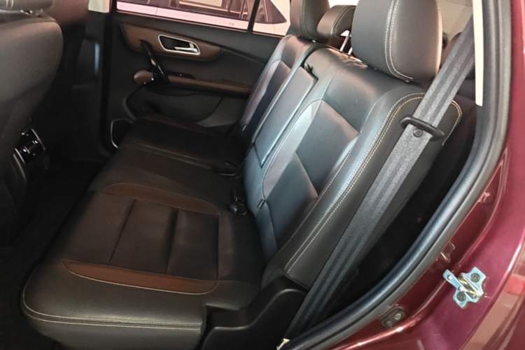 Used SWM X7 2017 1.5T Automatic Smart Enjoyment Version 7 Seats Left Rear Seat