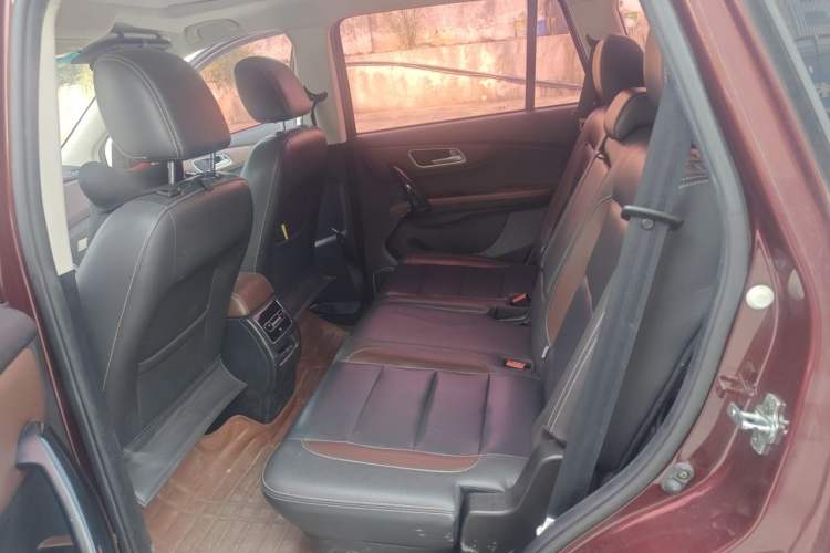 Used SWM X7 2017 1.5T Automatic Smart Enjoyment Version 7 Seats Left Rear Seat