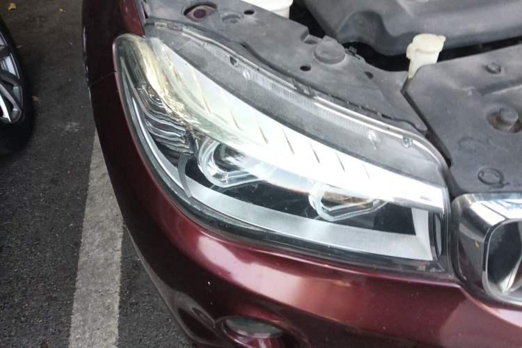 Used SWM X7 2017 1.5T Automatic Smart Enjoyment Version 7 Seats Right Front Headlight