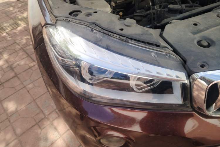 Used SWM X7 2017 1.5T Manual Inter Milan 110th Anniversary Edition 7-seater Right Front Headlight