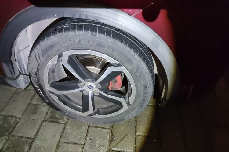 Used SWM X7 2017 1.5T Automatic Smart Enjoyment Version 7 Seats Right Front Wheel Hub