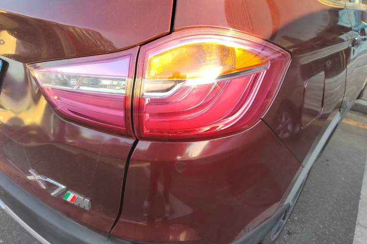 Used SWM X7 2017 1.5T Automatic Smart Enjoyment Version 7 Seats Right Rear Taillight