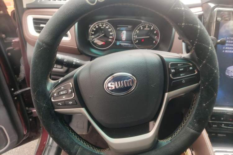 Used SWM X7 2017 1.5T Automatic Prestige Version 7 Seats Steering Wheel