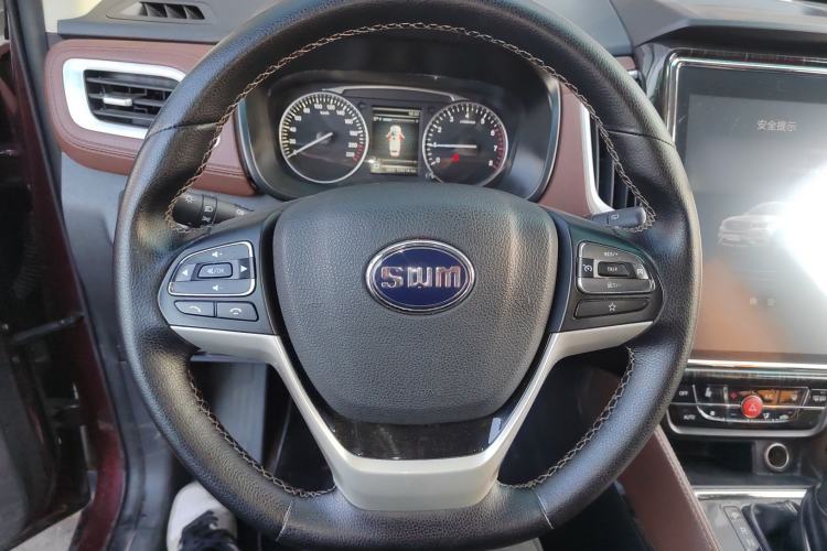 Used SWM X7 2017 1.5T Automatic Smart Enjoyment Version 7 Seats Steering Wheel