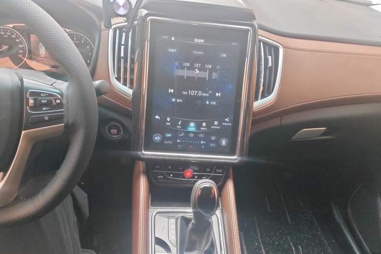 Used SWM X7 2017 1.5T Automatic Smart Enjoyment Version 7 Seats Audio And AC Panel