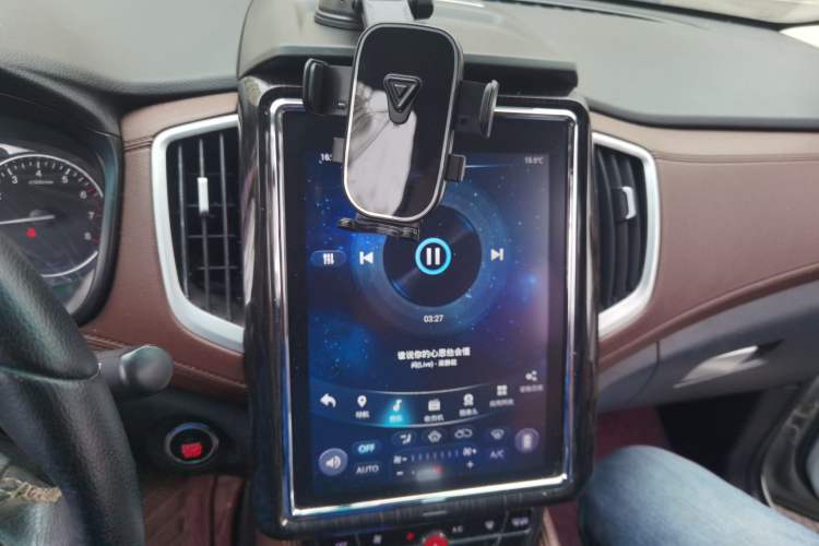 Used SWM X7 2017 1.5T Automatic Smart Enjoyment Version 7 Seats Audio And AC Panel
