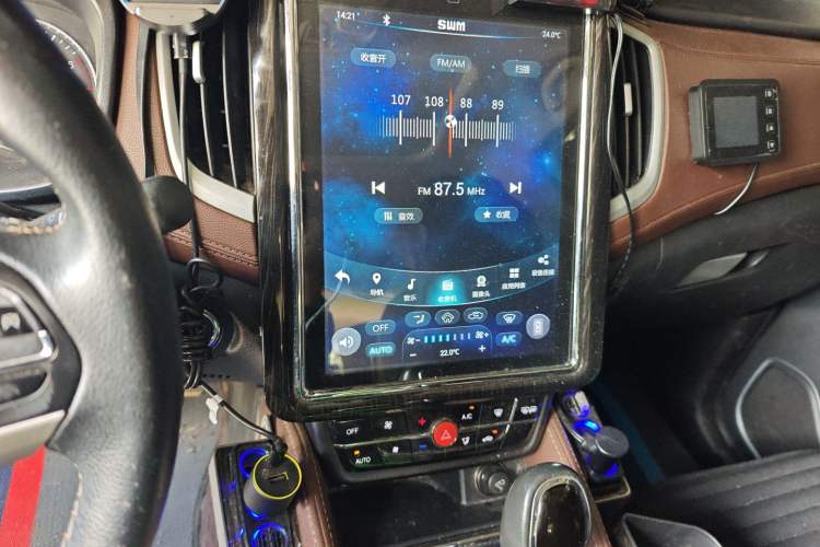 Used SWM X7 2017 1.5T Automatic Smart Enjoyment Version 7 Seats Audio And AC Panel