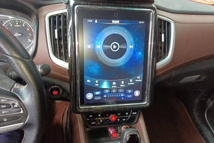 Used SWM X7 2017 1.5T Automatic Smart Enjoyment Version 7 Seats Audio And AC Panel