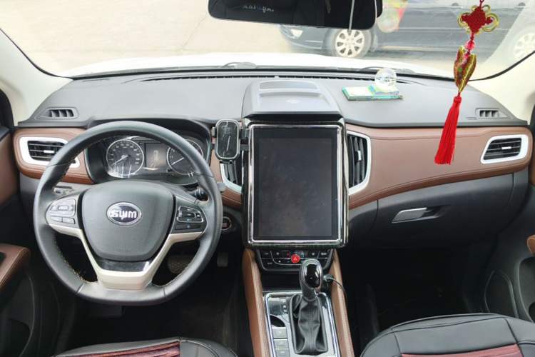 Used SWM X7 2017 1.5T Automatic Smart Enjoyment Version 7 Seats Center Console