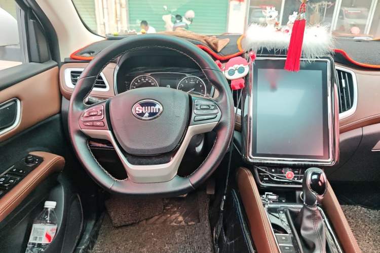 Used SWM X7 2017 1.5T Automatic Smart Enjoyment Version 7 Seats Center Console