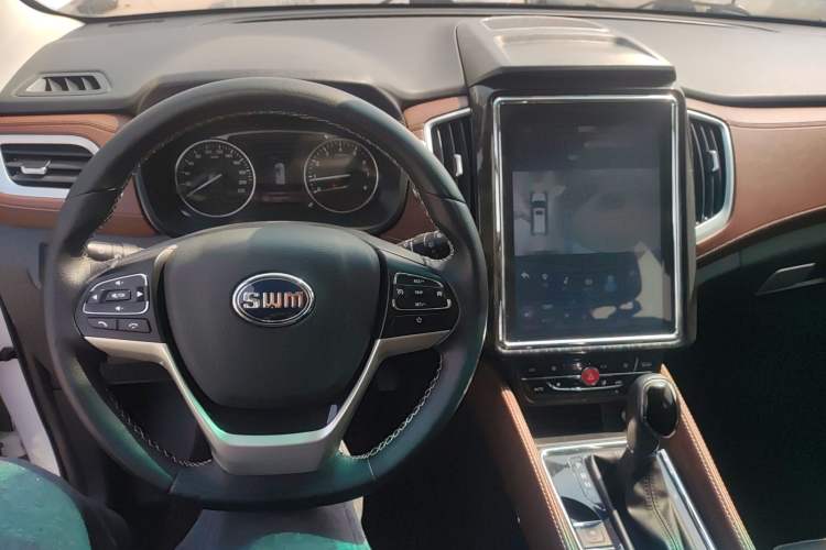 Used SWM X7 2017 1.5T Automatic Smart Enjoyment Version 7 Seats Center Console