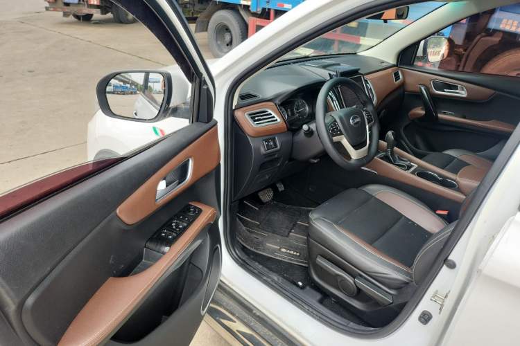 Used SWM X7 2017 1.5T Automatic Smart Enjoyment Version 7 Seats Driver Seat