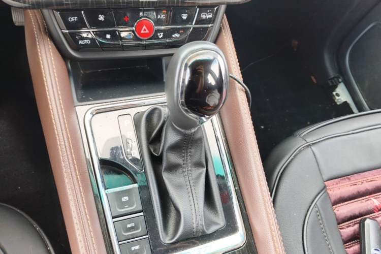 Used SWM X7 2017 1.5T Automatic Smart Enjoyment Version 7 Seats Gear Lever