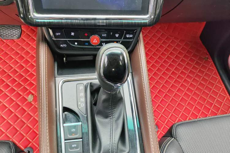 Used SWM X7 2017 1.5T Automatic Smart Enjoyment Version 7 Seats Gear Lever