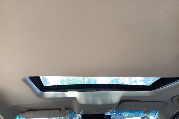 Used SWM X7 2017 1.5T Automatic Smart Enjoyment Version 7 Seats Headliner